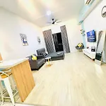 Paradise House In Chambers Residence